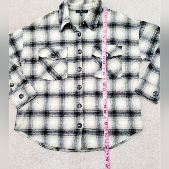 E & M Women’s Plaid Button-Down Shacket – 100% Cotton – Size Small - Picture 9 of 13
